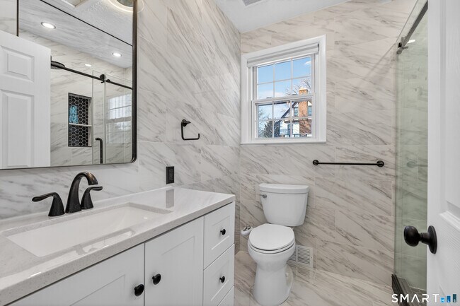 Foto del edificio - 195 Laurel Pl