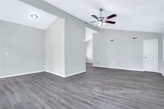 Building Photo - 2557 Kings Park Cir