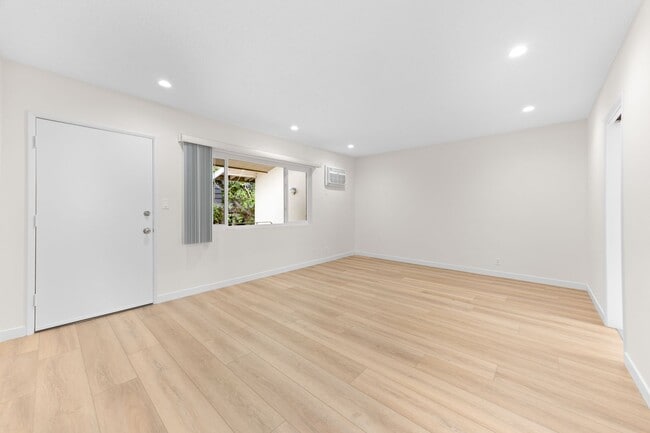 Building Photo - 4345 Ventura Canyon Ave