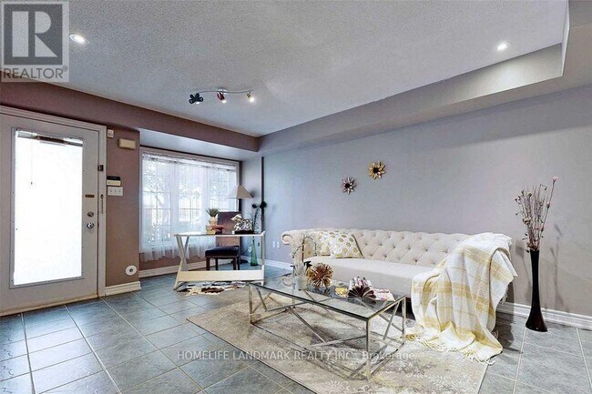 Building Photo - 2767 Bur Oak Ave