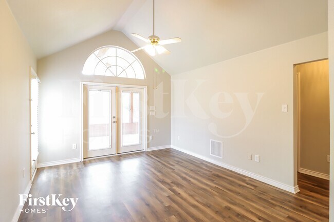 Foto del edificio - 2204 Reedway Ct