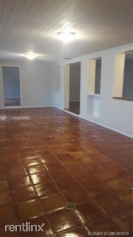 Building Photo - 4 br, 3 bath House - 10985 Westwood Lake Dr
