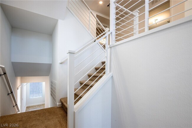 Foto del edificio - 8040 Carpenter Creek Ave