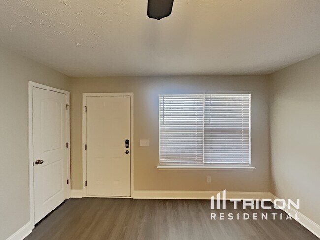Building Photo - 642 Berry Circle Springfield TN