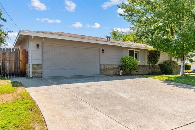 Building Photo - BEAUTIFUL UPDATED HOME IN CITRUS HEIGHTS!!