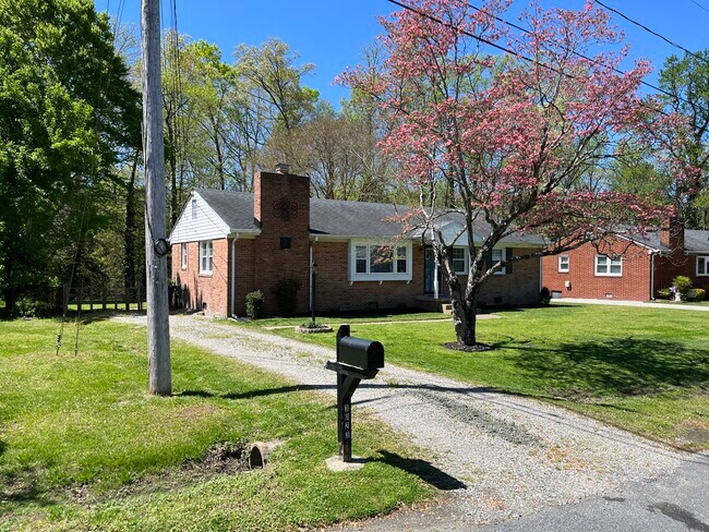 Front of House - 3023 Grahamwood Dr