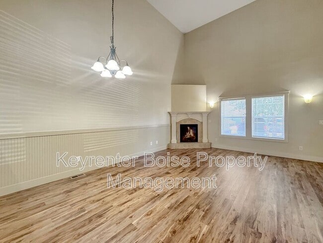 Foto del edificio - 2223 S Dorothy Ave