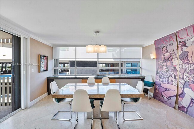 Foto del edificio - 3 Grove Isle Dr