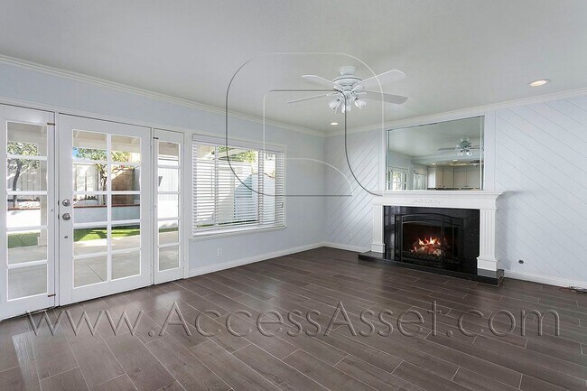 Foto del edificio - Spacious 4 Bedroom Home with Private Yard & Covered Patio in Anaheim Hills