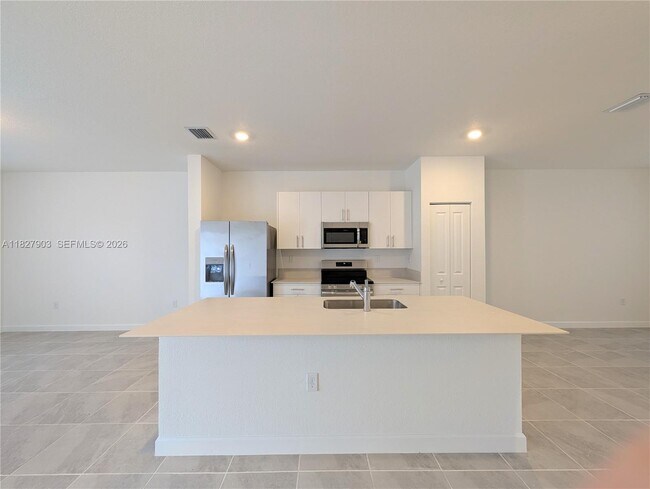 Foto del edificio - 1172 NW 1st Ter