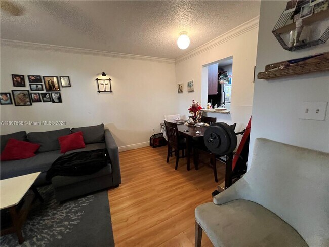Foto del edificio - 1740 NW N River Dr