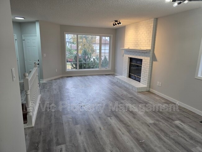 Photo du bâtiment - 840-113A 113a St NW