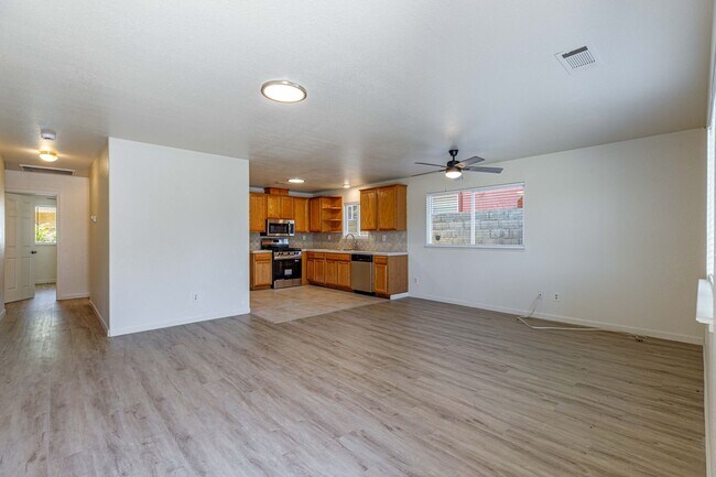 Foto del edificio - 3 bed 2 bath home for RENT in Modesto by H...