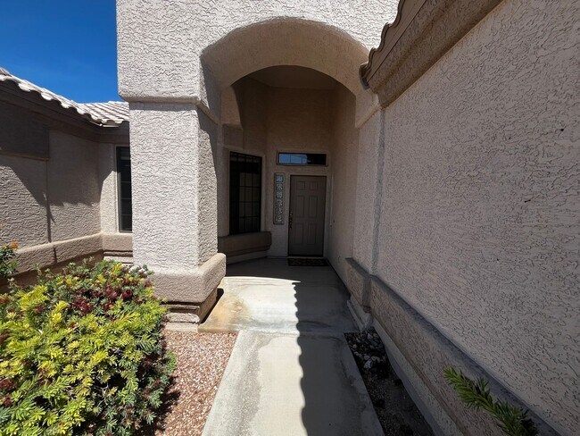 Foto del edificio - Beautiful Home In Sun Lakes Village