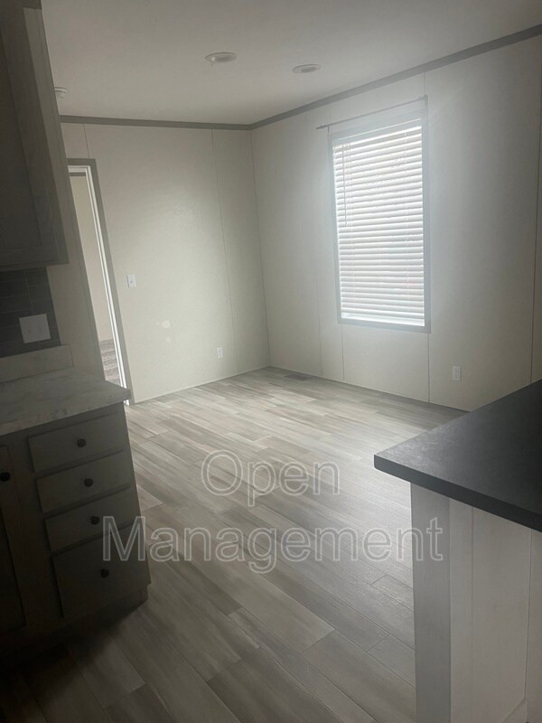 Foto del edificio - 825 1st Ave E