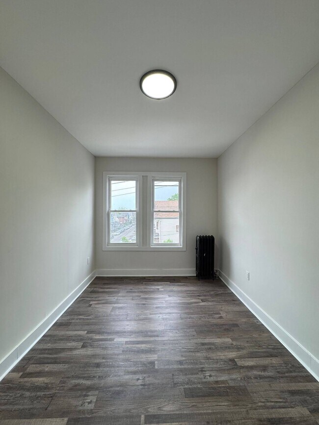 Foto del edificio - 161 Maple Ave