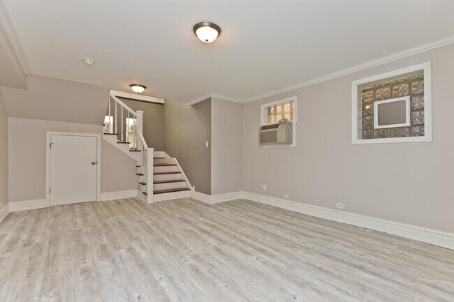 Foto del edificio - 3 bedroom in Chicago IL 60613