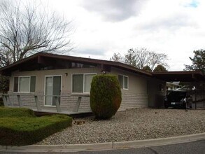 Building Photo - 513 Justice Dr