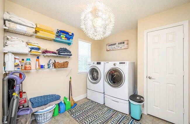 Foto del edificio - 617 Champion Ridge Dr