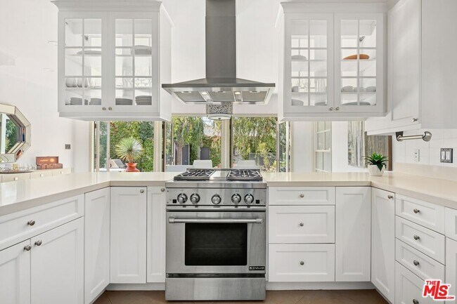 Building Photo - 449 Westbourne Dr