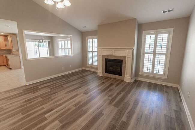 Building Photo - 6900 Madison Creek Dr