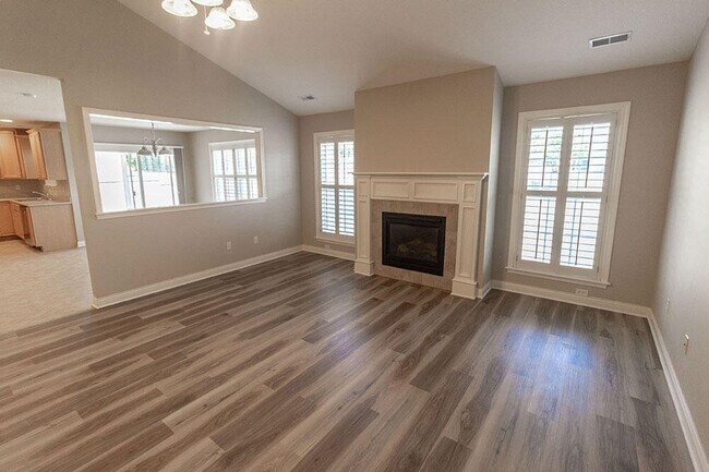 Foto del edificio - 6900 Madison Creek Dr