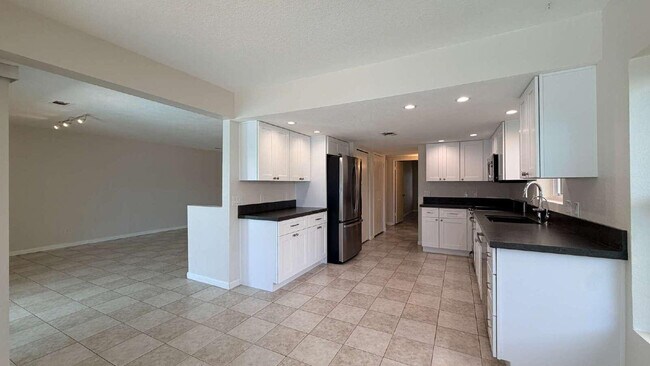 Foto del edificio - 3827 E Larkspur Dr