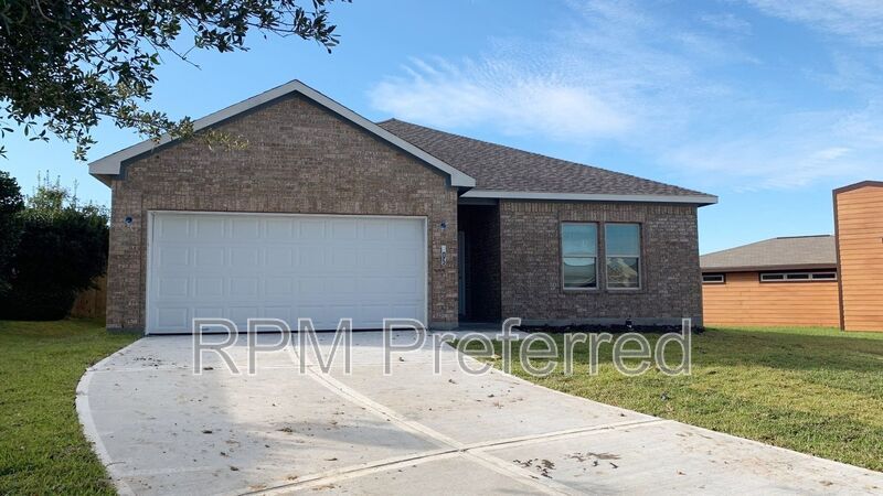 Foto principal - 12703 Pebble Creek Ln