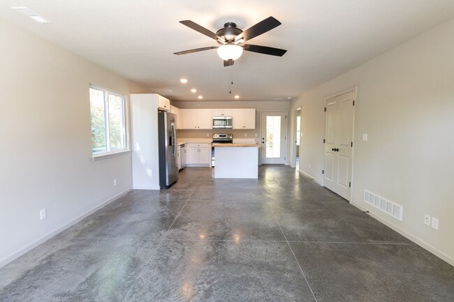 Foto del edificio - 3 Bed, 2 Bath New Build Home