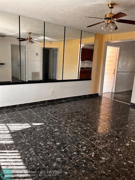 Foto del edificio - 5627 Sheridan St