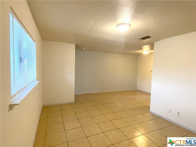 Building Photo - 1046 Linde Ave