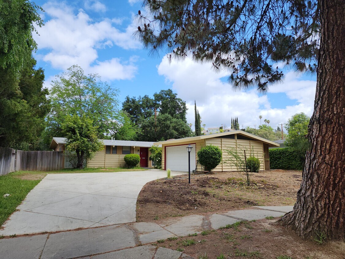 Primary Photo - 22841 Calabash St