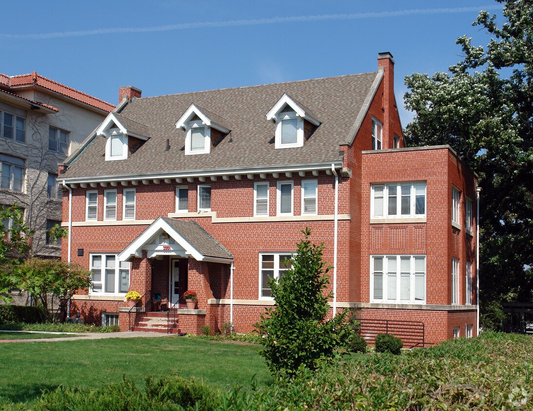 Primary Photo - 3001 Grand Ave