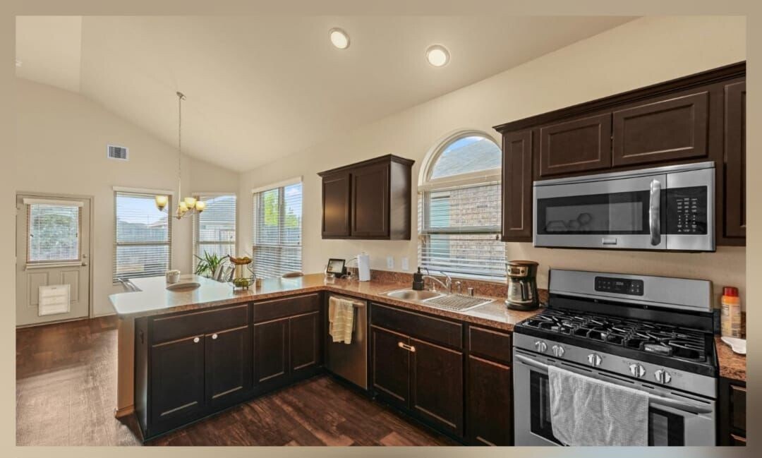 Foto principal - 5210 Isabella Lilac Ln