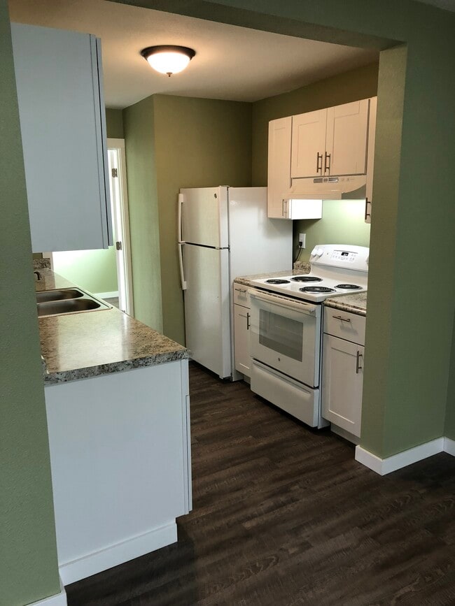 Building Photo - 1242 Main St