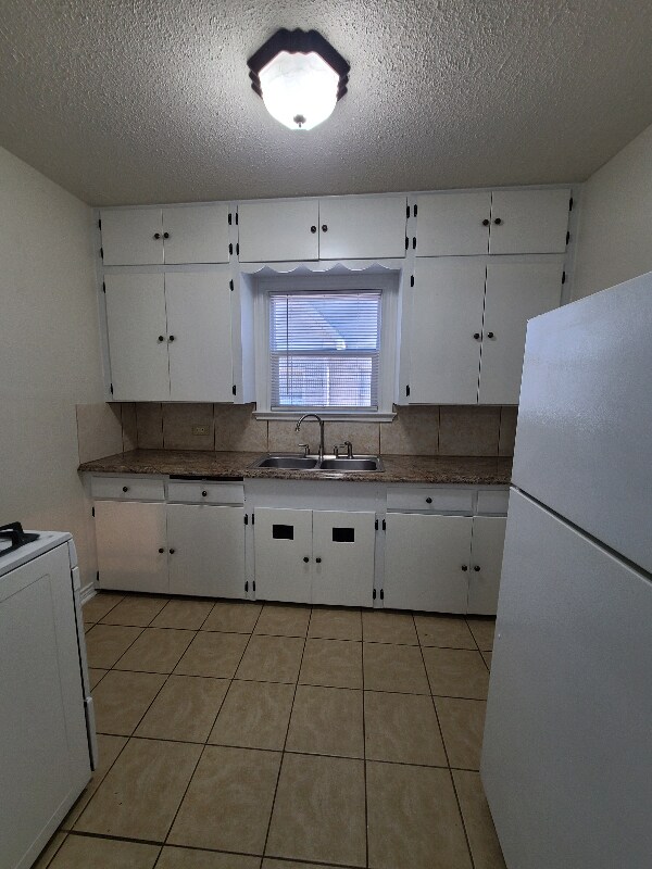Building Photo - 402 Bailey Ave