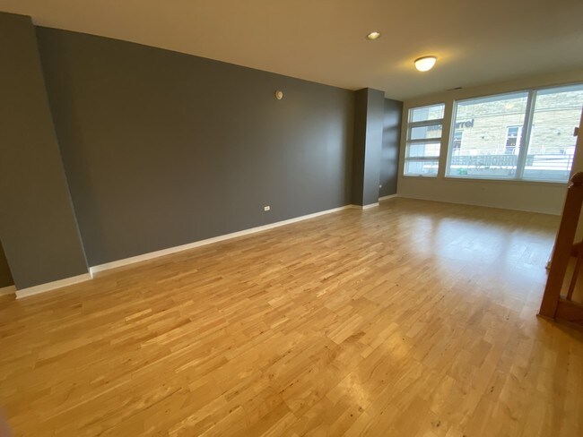 Building Photo - 1619 N Clybourn Ave
