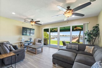 Building Photo - 316 N Lake Dr