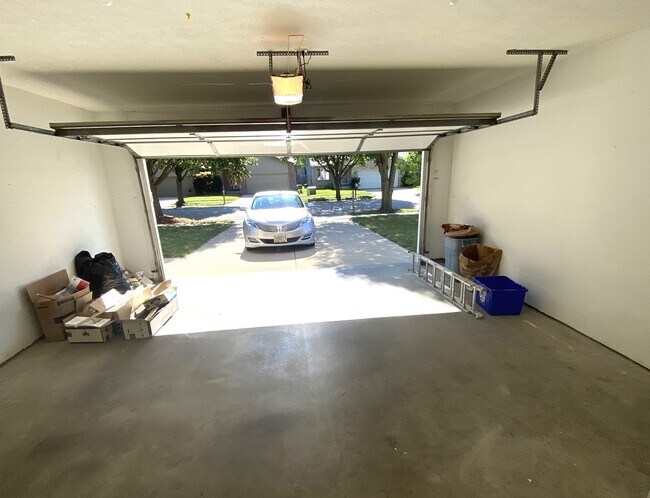 Building Photo - 2405 Checkerberry Ln