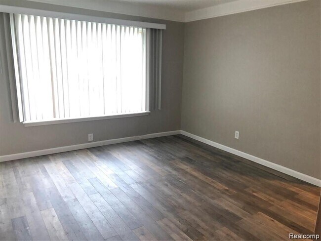 Foto del edificio - 24597 Berry Ave