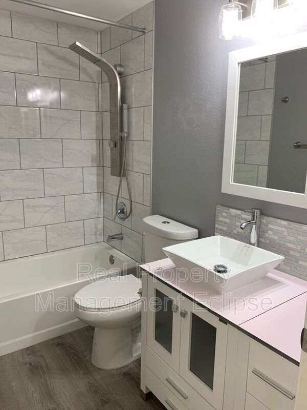 Foto del edificio - 700 Front St S