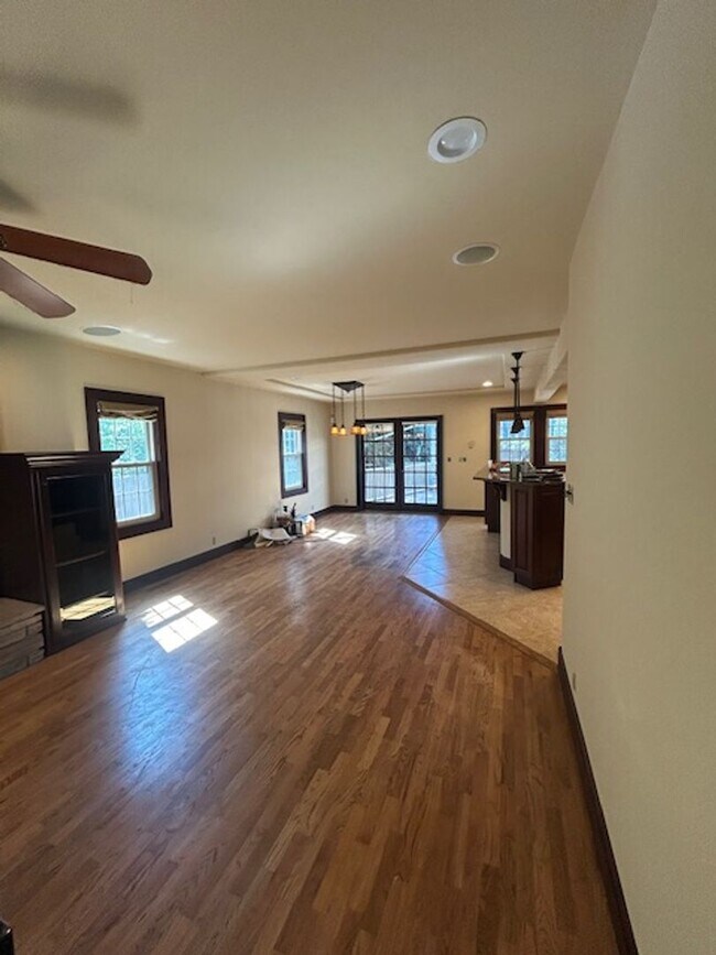 Foto del edificio - One-of-a-Kind Bungalow Oasis on Poly Drive...