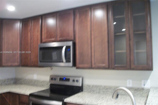 Foto del edificio - 13900 Lake Placid Ct