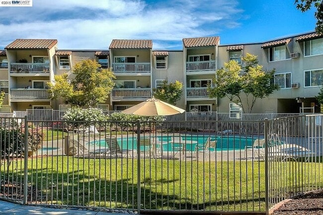 Building Photo - 1085 Murrieta Blvd