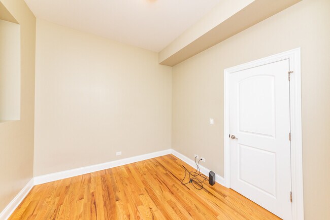 Foto del edificio - 3927 N Clarendon Ave