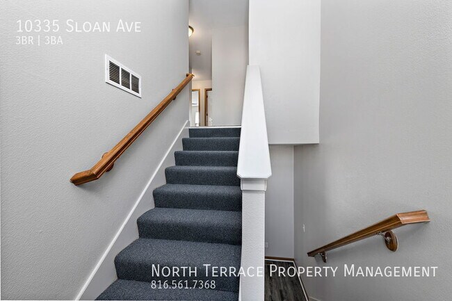 Foto del edificio - Beautiful, Renovated 3BR 2.5BATH Townhouse...