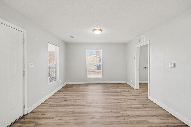 Foto del edificio - Beautiful 2 Bedroom 1 Bathroom house in Kansas City!