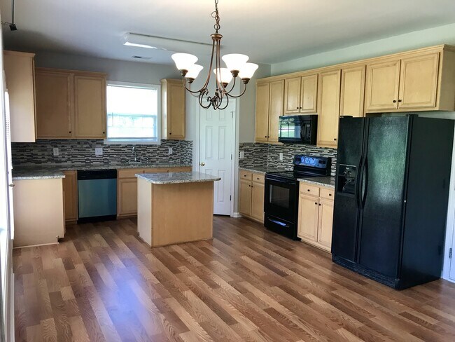 Building Photo - Freshly updated 4 Bedroom home in Avalon R...