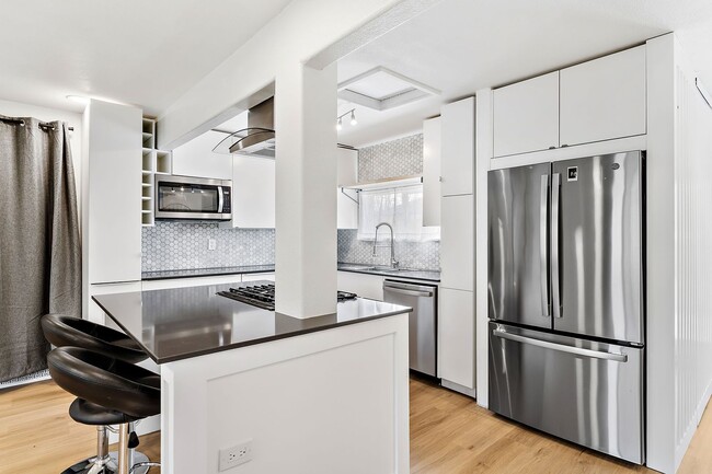 Building Photo - Updated 3BD, 1BA Chaffee Park Home with Ba...