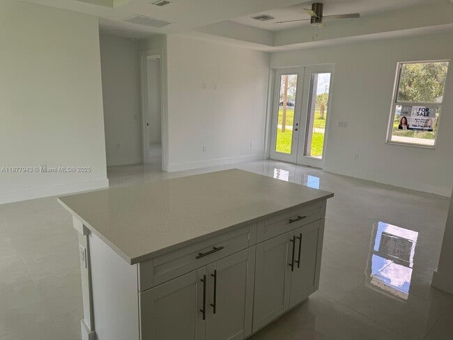 Foto del edificio - 2044 Crawford Ave N